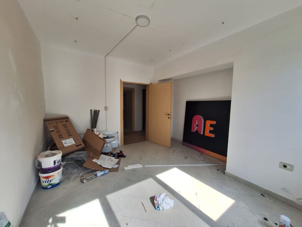 Locale per ufficio in affitto in via Durres