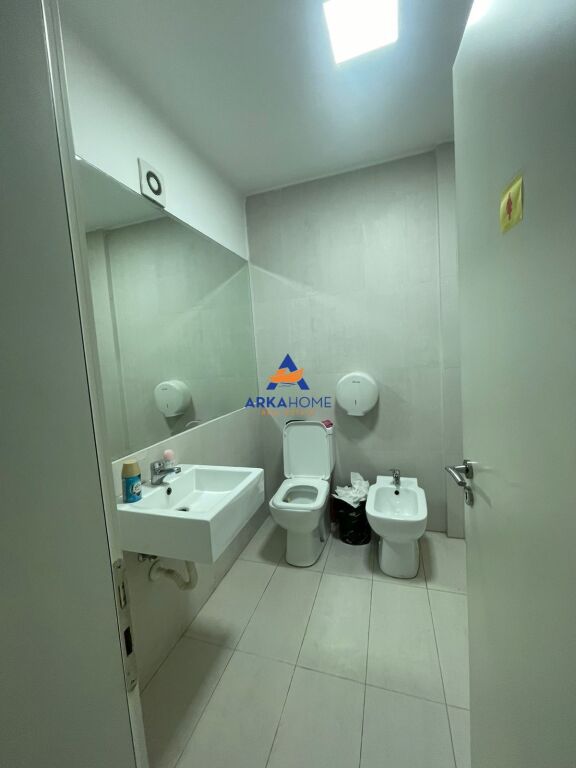 APARTMENT FOR RENT FOR OFFICE 187 M2 "BLLOKU BRIGADA E VIII STREET" 180,000 LEKE