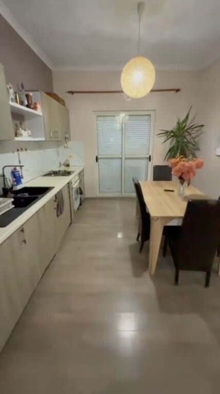 Appartamento 2+1+2 bagni+2 balconi. 55000 lek. Yzberisht