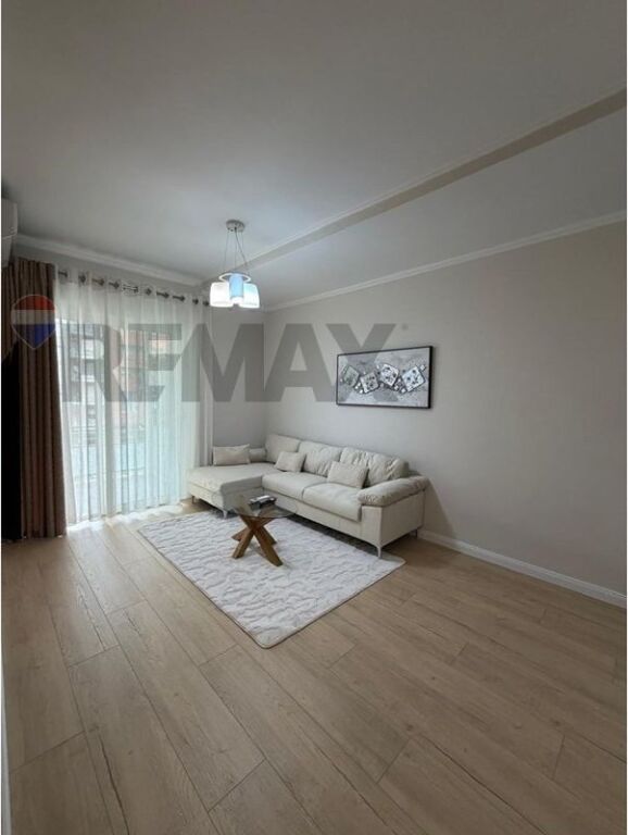 Shitet Apartament 1+1Kompleksi Golden Park