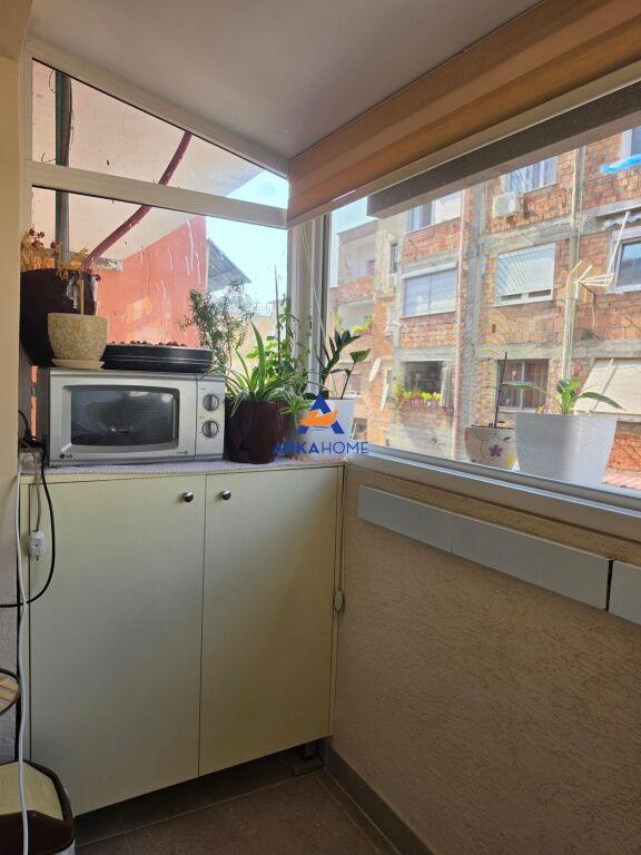 SHITET APARTAMENT 1+1 "PRANE INSTITUTIT TE HIGJENES" 16.000.000 LEKE