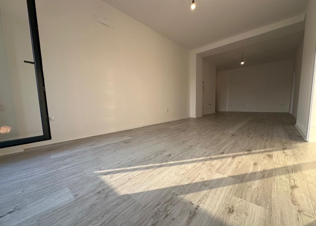 Ambient zyre për qira tek 📍Rruga e Barrikadave