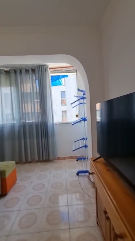 Apartament 3+1 per qera Pazari i Ri !
