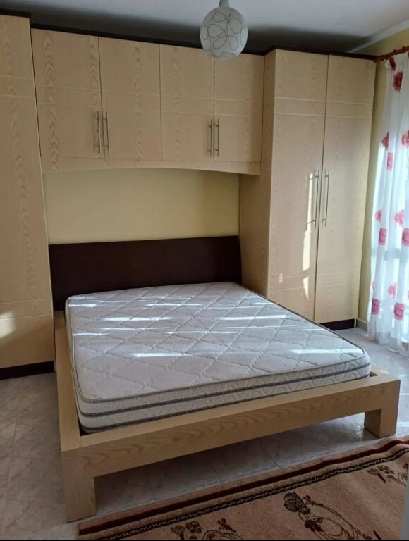Jepet me qera Apartamenti 2+1+2 - Pallati me Shigjeta, Tirane