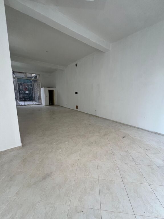 Ambjent biznesi me qera ne astir