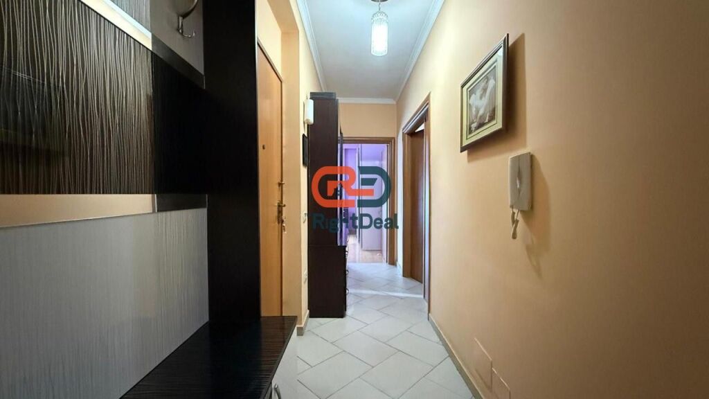 Ne Don Bosko, Shitet Apartament 2+1+2, Me Hapesira Te Bollshme Dhe Orientim Perfekt !!