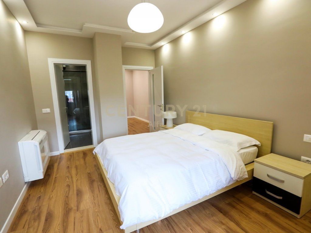 Apartament 2+1+2 me Qira në Zemër të Tiranës – Përballë Toptanit