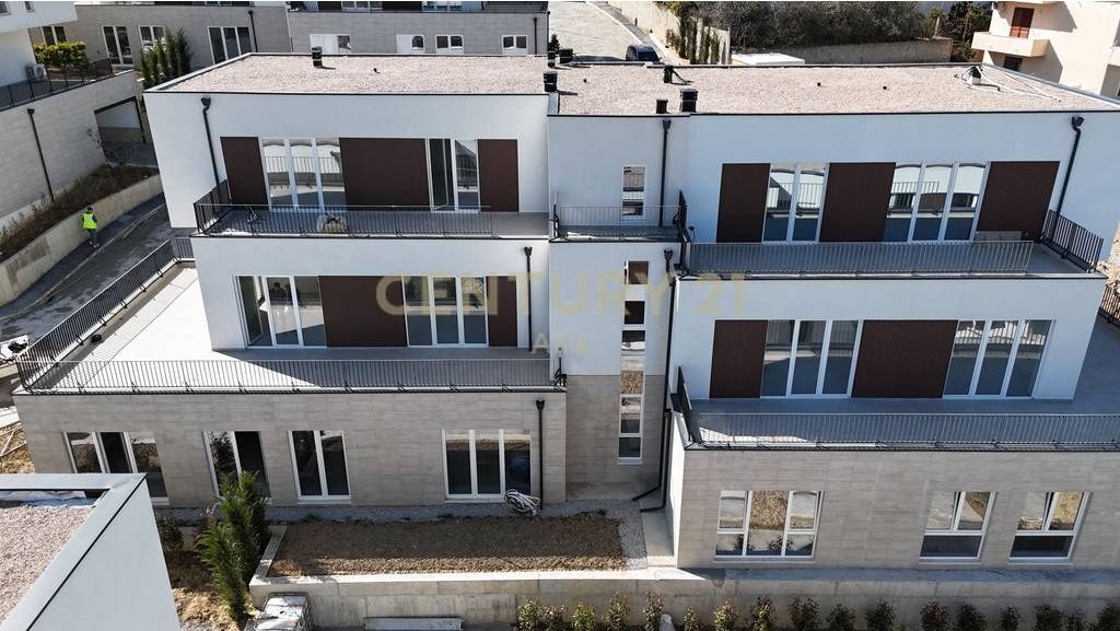 Apartament 3+1+2 me Verandë për shitje në Eden Residence – Sauk, Tiranë!