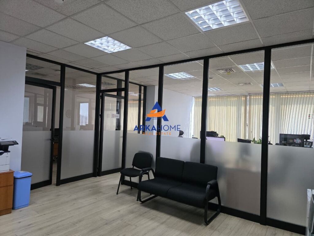UFFICIO IN AFFITTO 275 M2 "VICINO ALL'INGROSSO, CENTRO" 495.000 LEKE