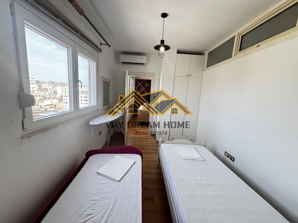 Shitet apartament 2+1 në qendër të Durrësit