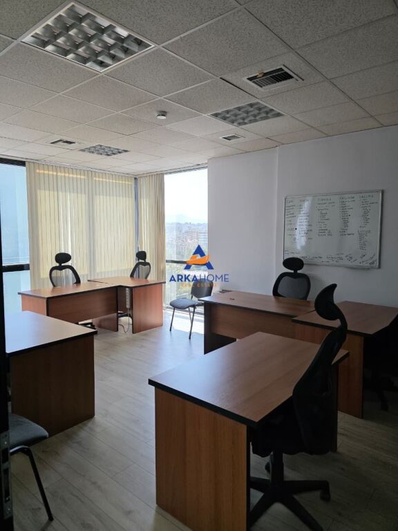 UFFICIO IN AFFITTO 275 M2 "VICINO ALL'INGROSSO, CENTRO" 495.000 LEKE