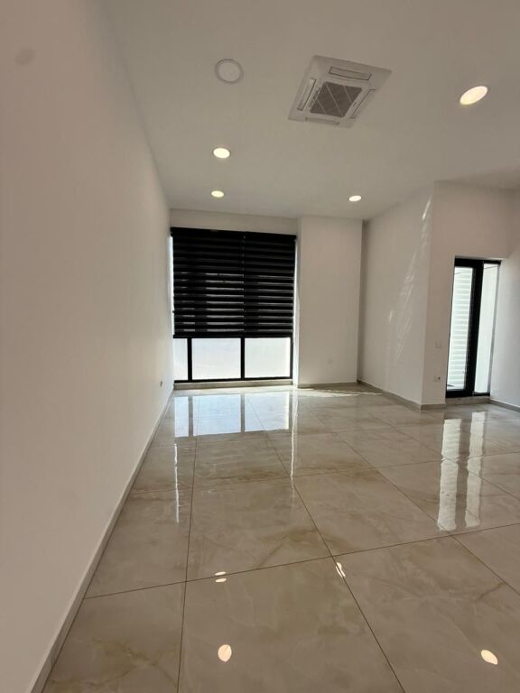Affittasi locale 227 m2 farmacia 10