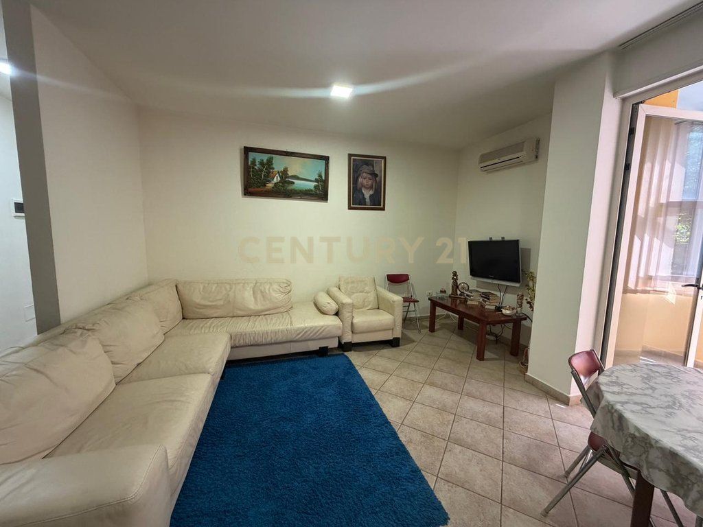 Shitet apartament 2+1+2 tualete prane Rruges Kosovarve!