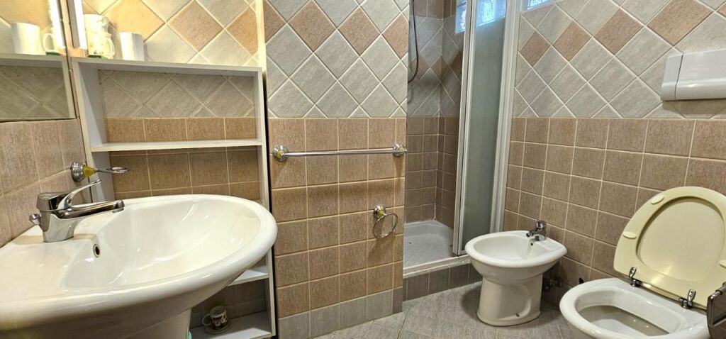 APARTAMENT 2+1 ME QIRA – RRUGA E DURRËSIT