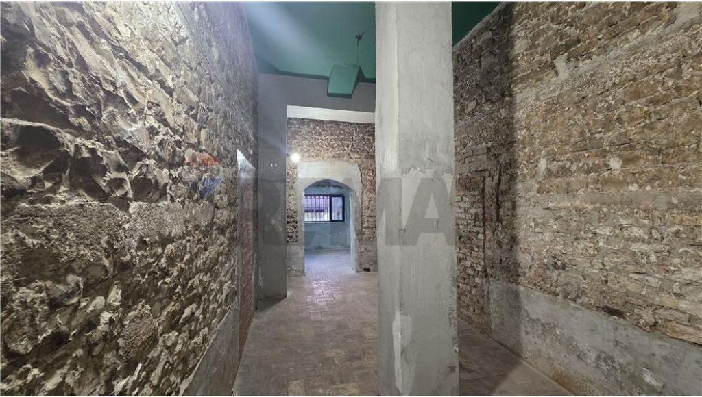 🏡 AMBIENT MULTIFUNKSIONAL PËR SHITJE PRANË TEATRIT – VLORË