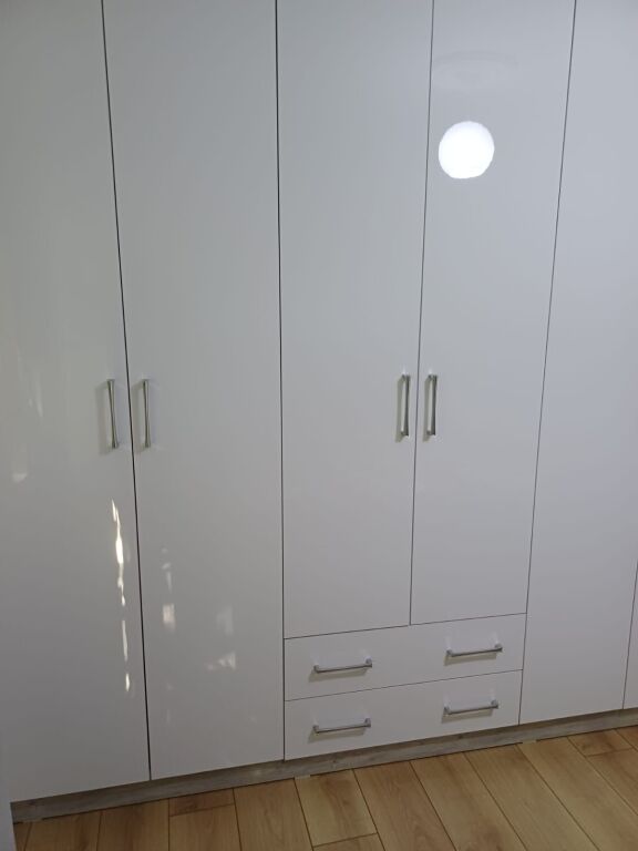 SHITET APARTAMENT 1+1 – PRANË AMBASADËS AMERIKANE