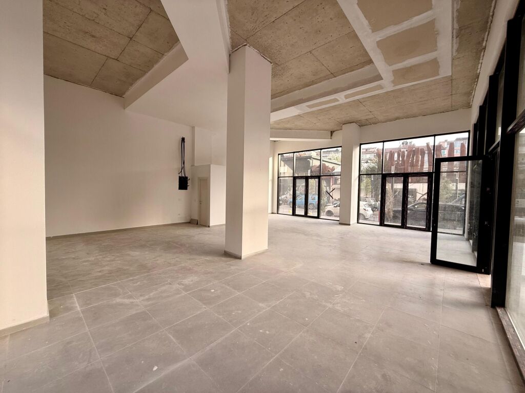 📣 SHITET Ambient Biznesi (Dyqan) 📍 Prane Komunes Se Parisit ✨