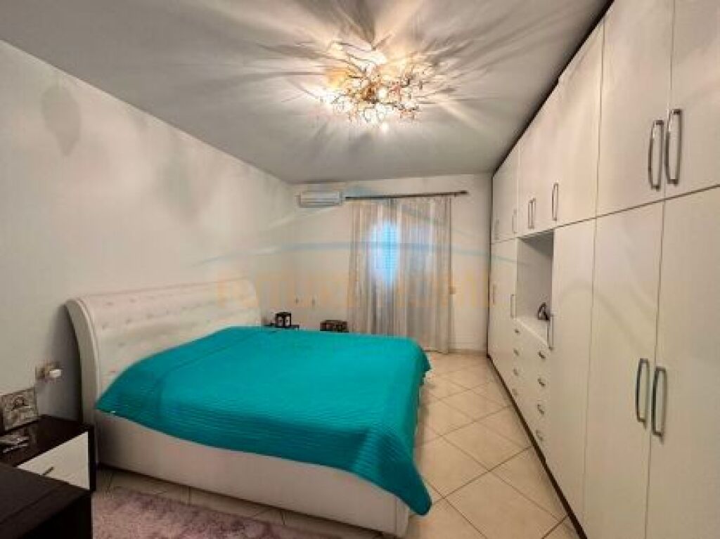 In vendita, villa su 3 piani, Vore.