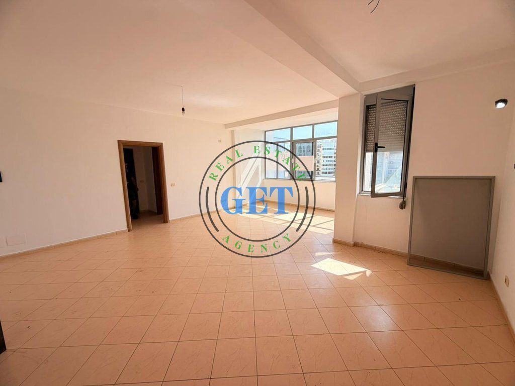 Shitet apartament 1+1 | Plazh, shkolla Bajram Curri, Durrës