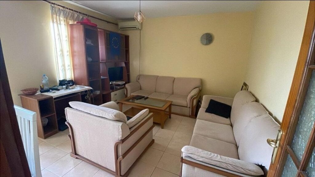 Apartament Me Qera 1+1 Ne Xhamllik (ID B211488) Tirane