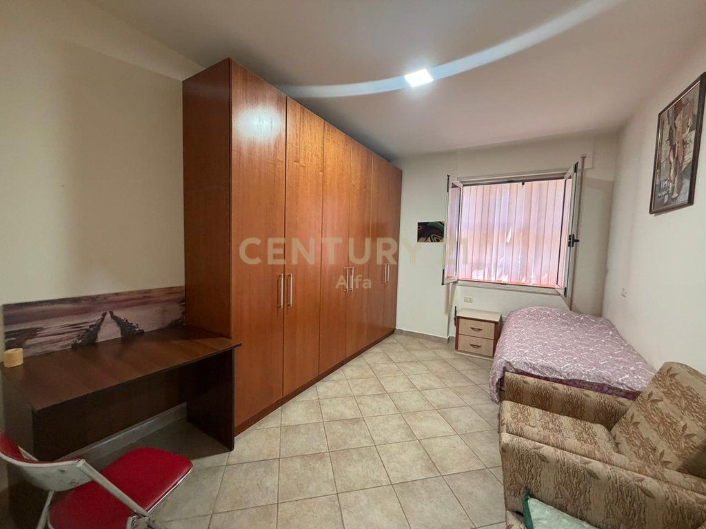 Shitet apartament 2+1+2 tualete prane Rruges Kosovarve!