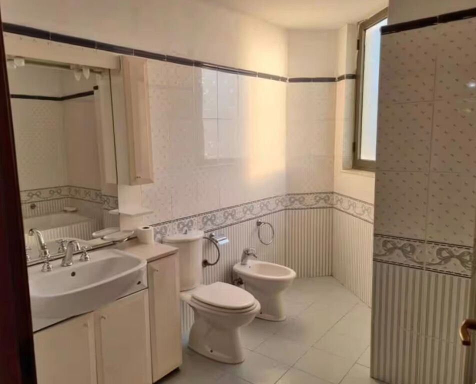 Appartamento 2+1+2WC+2 Balconi in affitto su Zogu i Pare Boulevard, vicino alla Facoltà di Scienze Naturali ID 5438