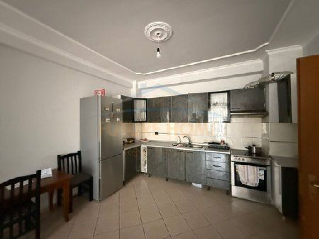 Shitet, Apartament 2+1+2, Unaza e Re