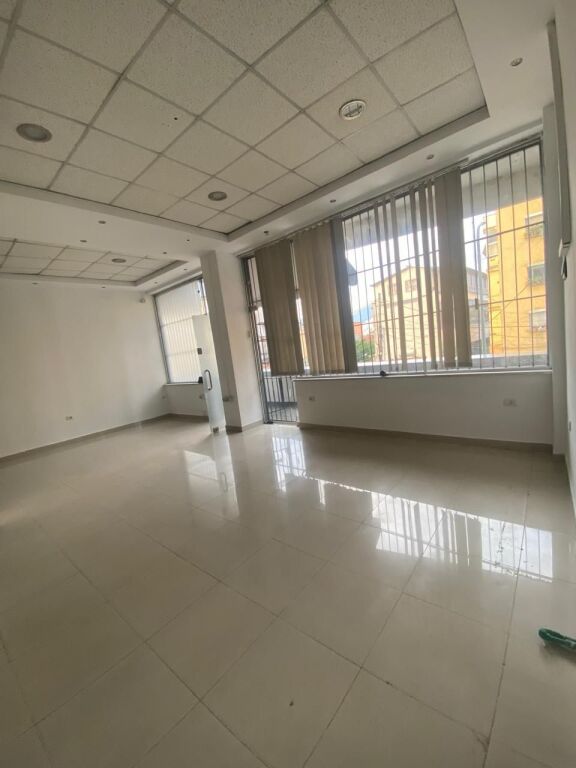 🏢Via Dibra, "Complesso Halili" affitta locali commerciali vuoti. 60.000 Leke (Netto)