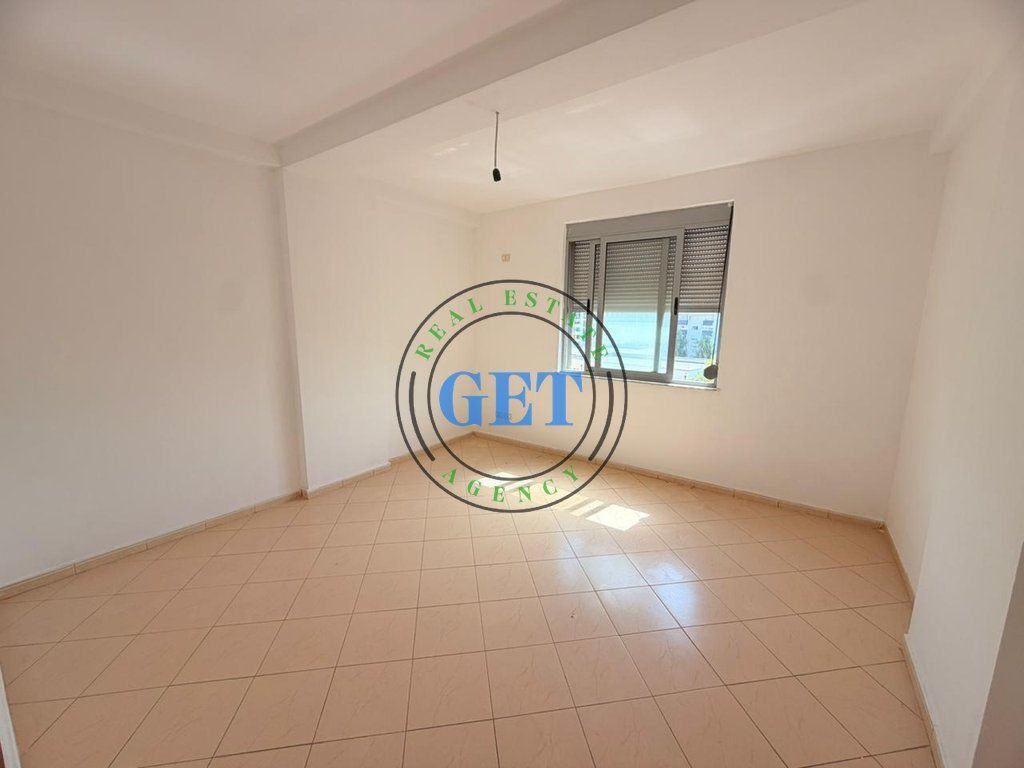 Shitet apartament 1+1 | Plazh, shkolla Bajram Curri, Durrës