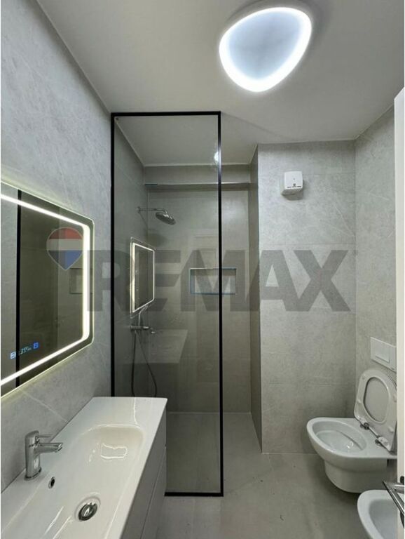 Shitet apartament 2+1 te Univers City, Tiranë