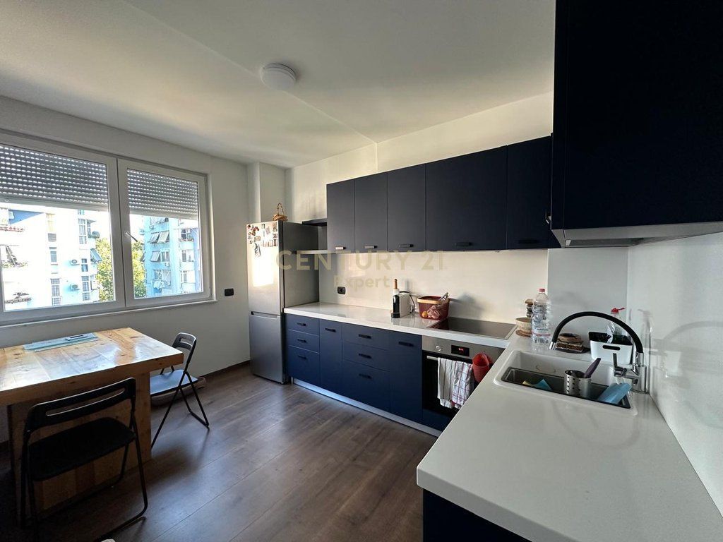 APPARTAMENTO 2+1+2 IN AFFITTO ALLA EX ESPOSIZIONE 1.400 € /Mese 130.000 Lek /Mese