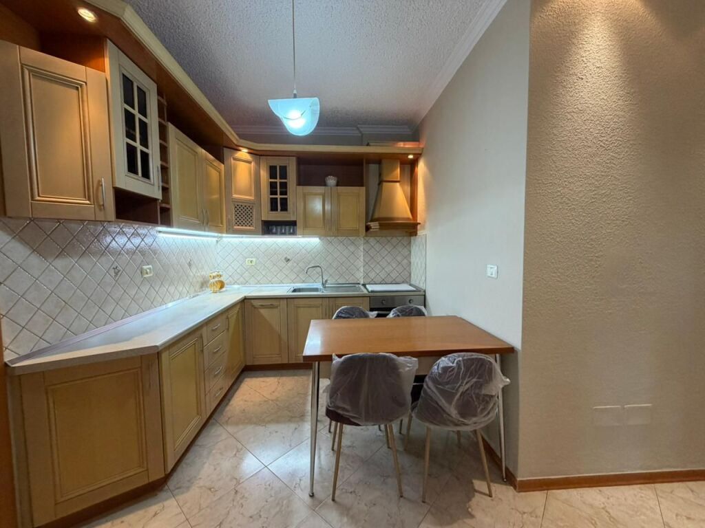 Apartament 2+1 per qira tek Rruga e Kosovareve.
