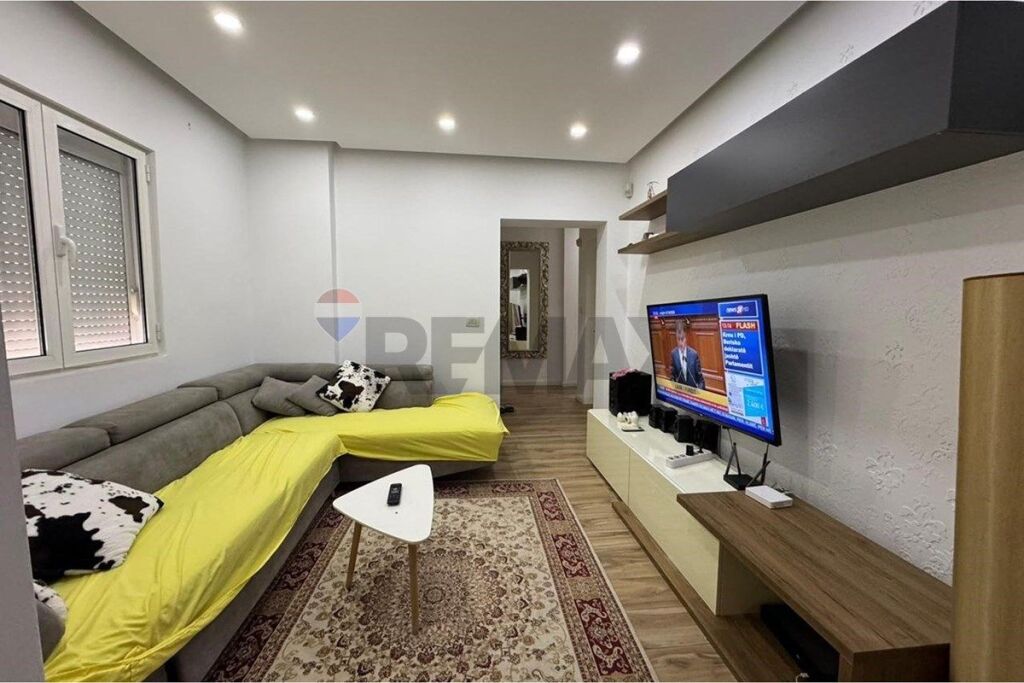 Apartment 2+1 for sale United School