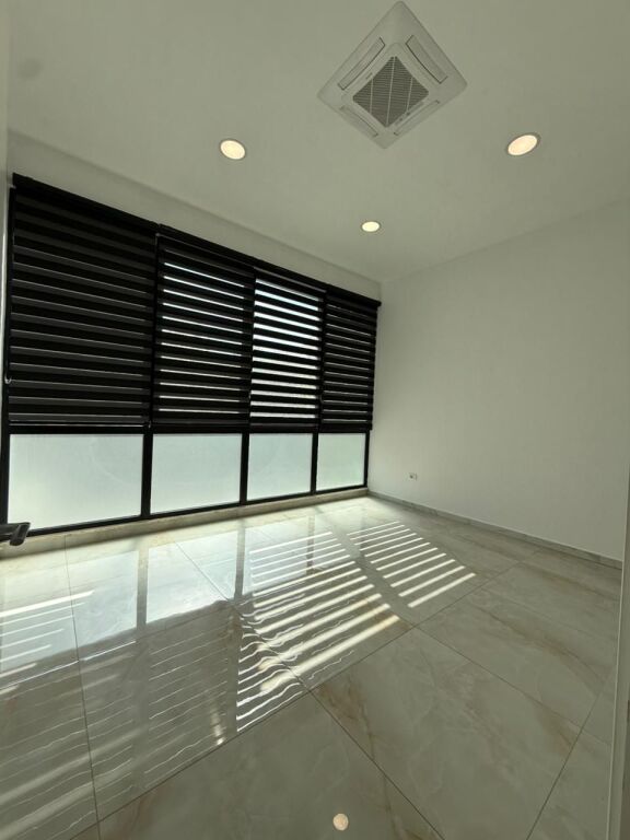 Affittasi locale 227 m2 farmacia 10