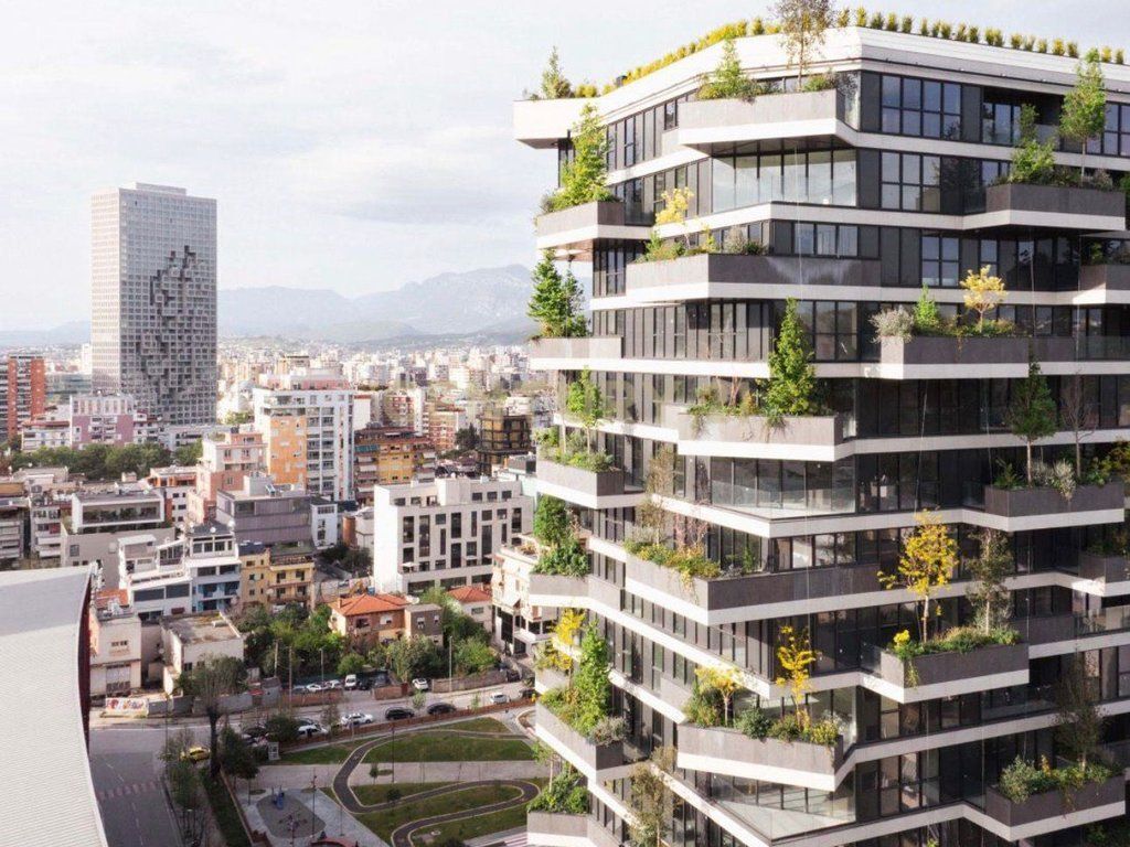 Ambiente Premium nel Vertical Forest Tirana – 169.31m² | Piano 1 | Facciata con Visibilità