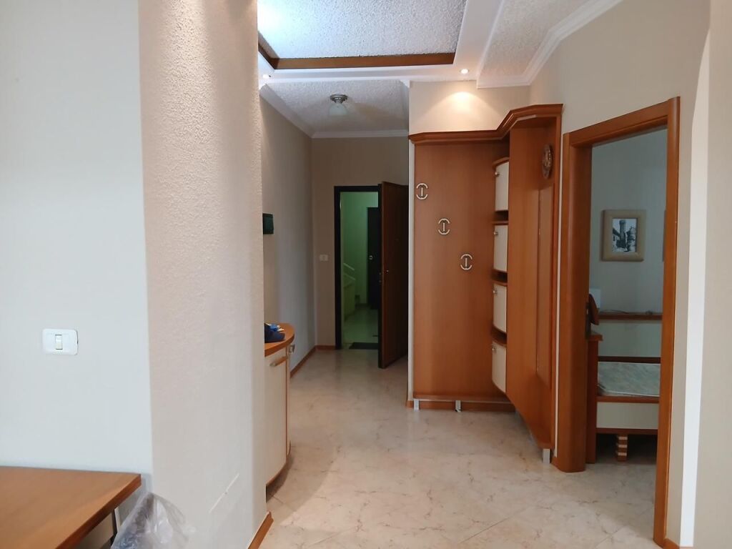 Apartament me qera 2+1 ne Komune te Parisit