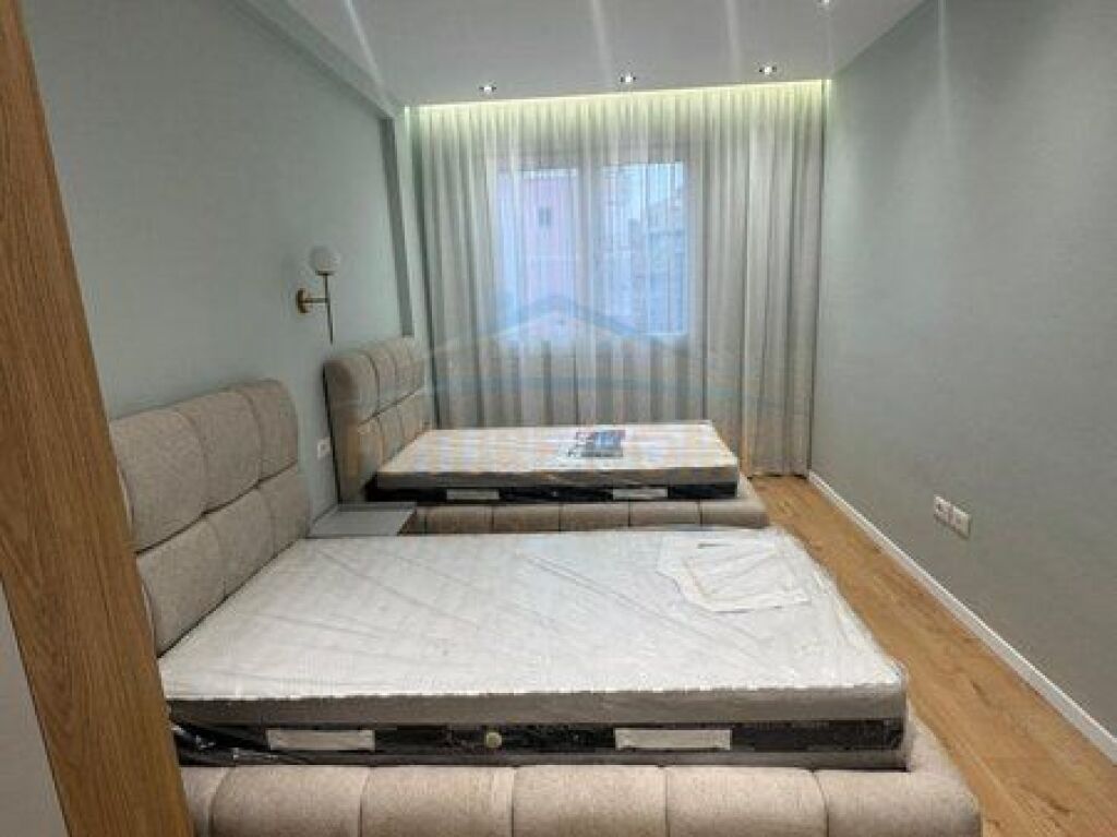 Shitet, Apartament 2+1, Misto Mame