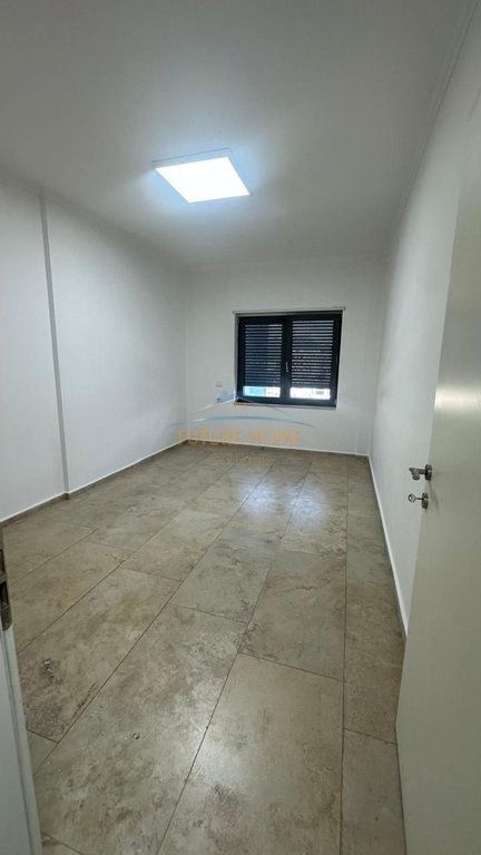 Qera , Ambient Biznesi , Zogu i Zi,Tiranë