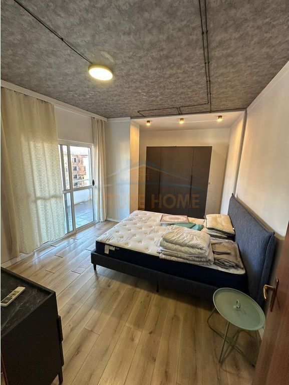 Qia, Apartament 1+1, Rruga e Barrikadave, Tiranë.
