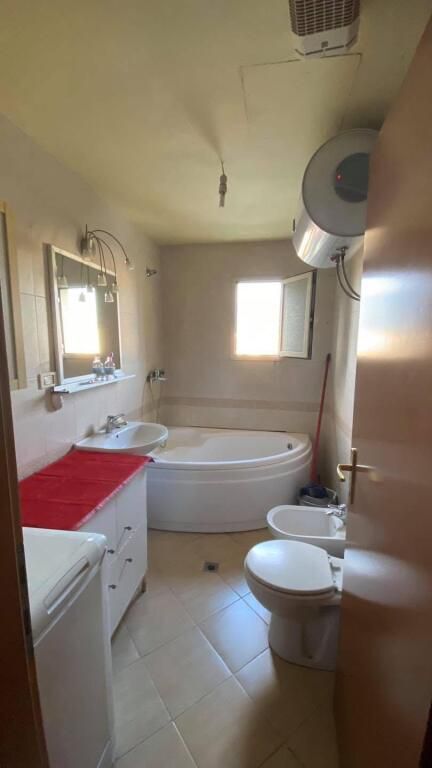 Jepet me qera apartament  1+1 Rruga E Bogdanëve, Tiranë