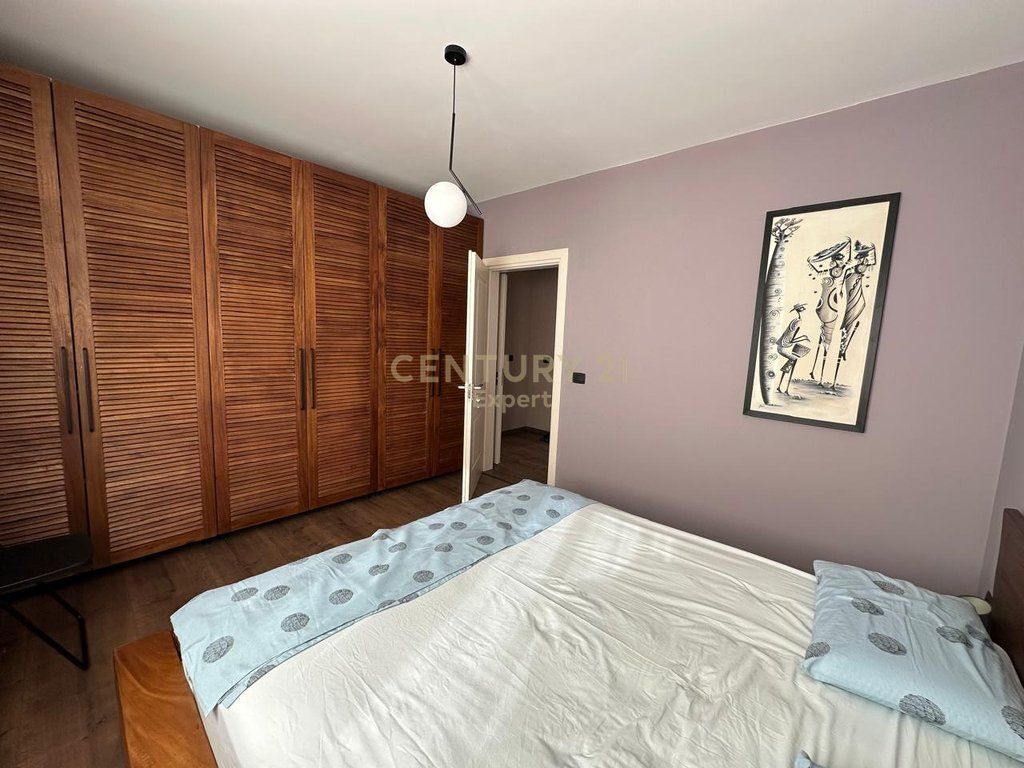 APPARTAMENTO 2+1+2 IN AFFITTO ALLA EX ESPOSIZIONE 1.400 € /Mese 130.000 Lek /Mese