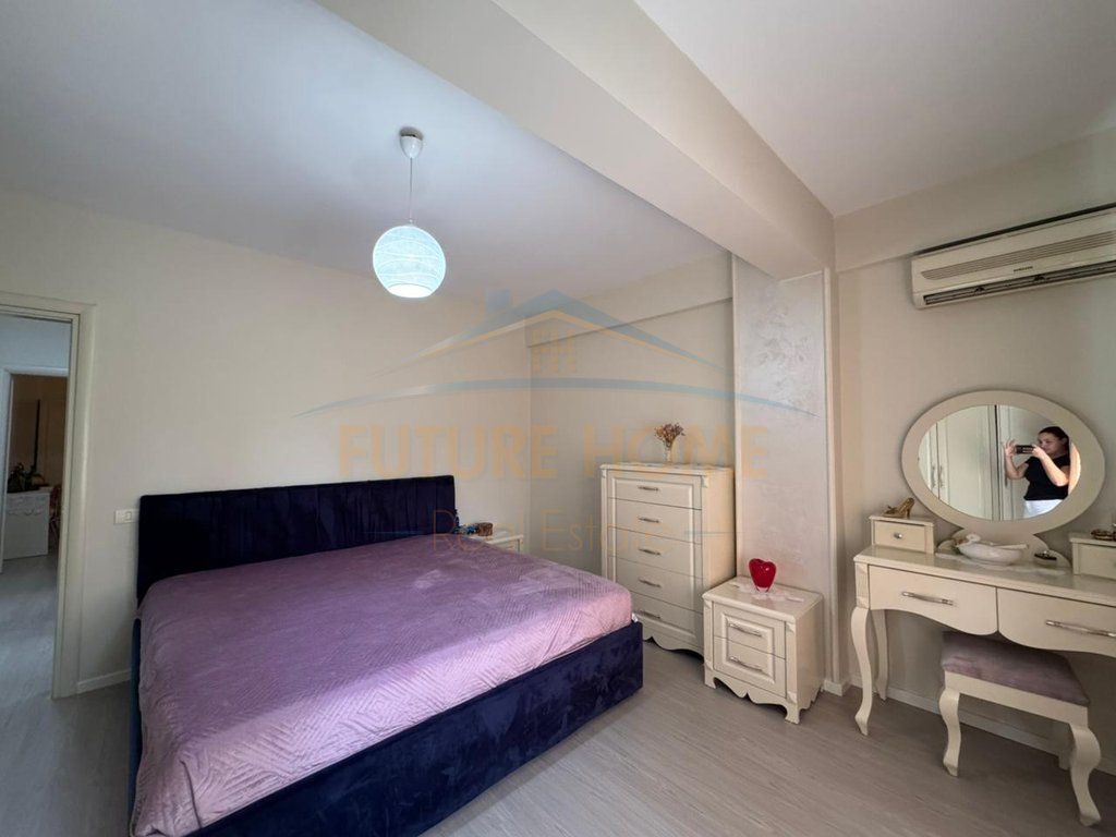 Shitet, Apartament 2+1+2, Stacioni i Trenit, Tiranë.