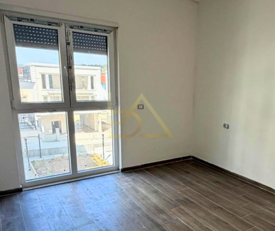 SHITET APARTAMENT 2+1 + 2 TUALETE &amp; GARDEROBË – TIRANA PORTA E RE, SAUK