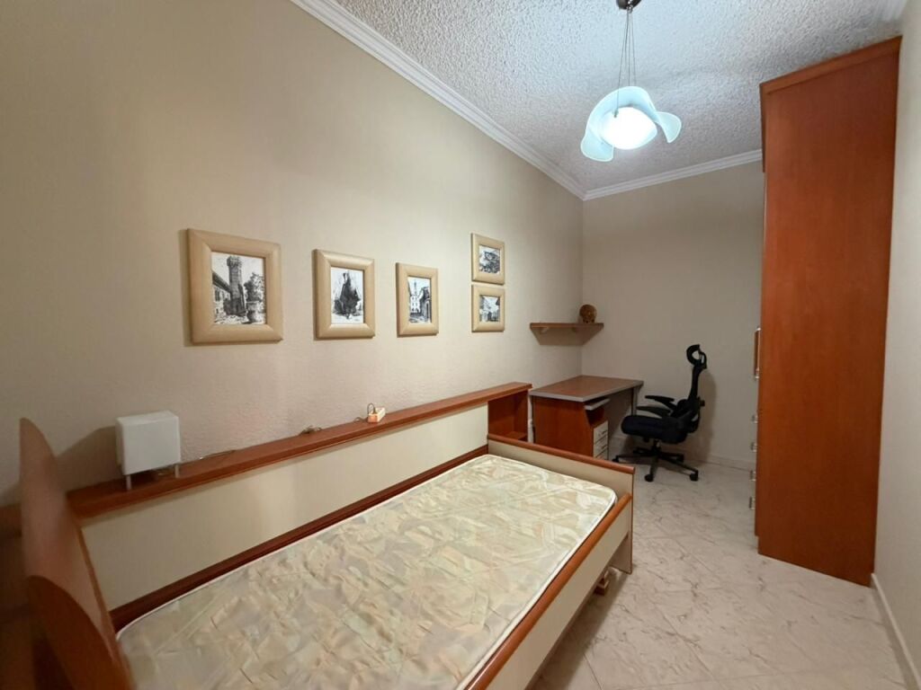 Apartament 2+1 per qira tek Rruga e Kosovareve.