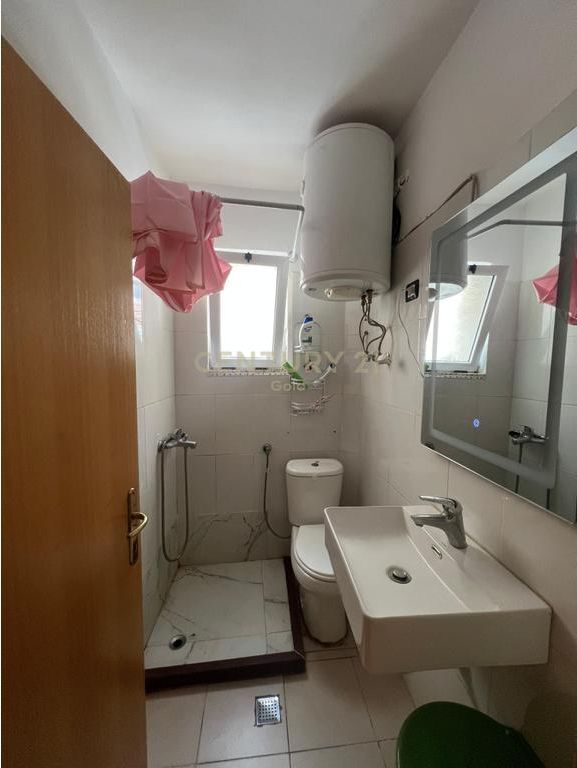 JAPIM ME QIRA APARTAMENT 1+1 RRUGA FORTUZI! 600 € /Muaj