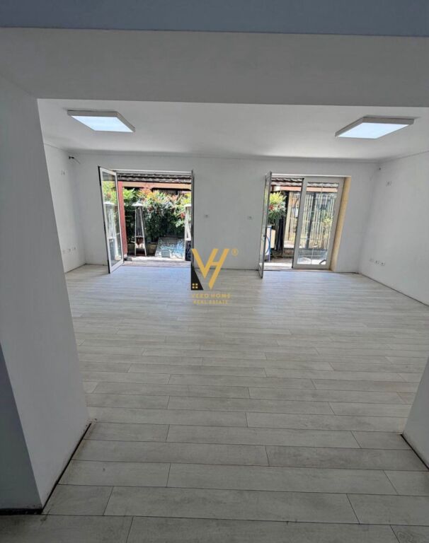 LOCALE COMMERCIALE 100 M2 IN AFFITTO A 21 DHJETORI 1.250 EURO