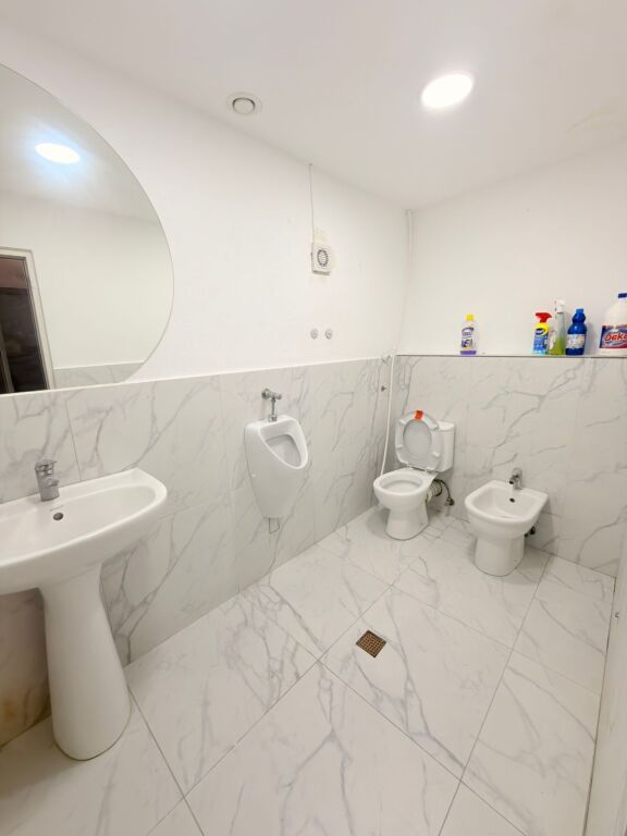 JEPET ME QERA AMBIENT BIZNESI PRANE MARKATES, DURRES
