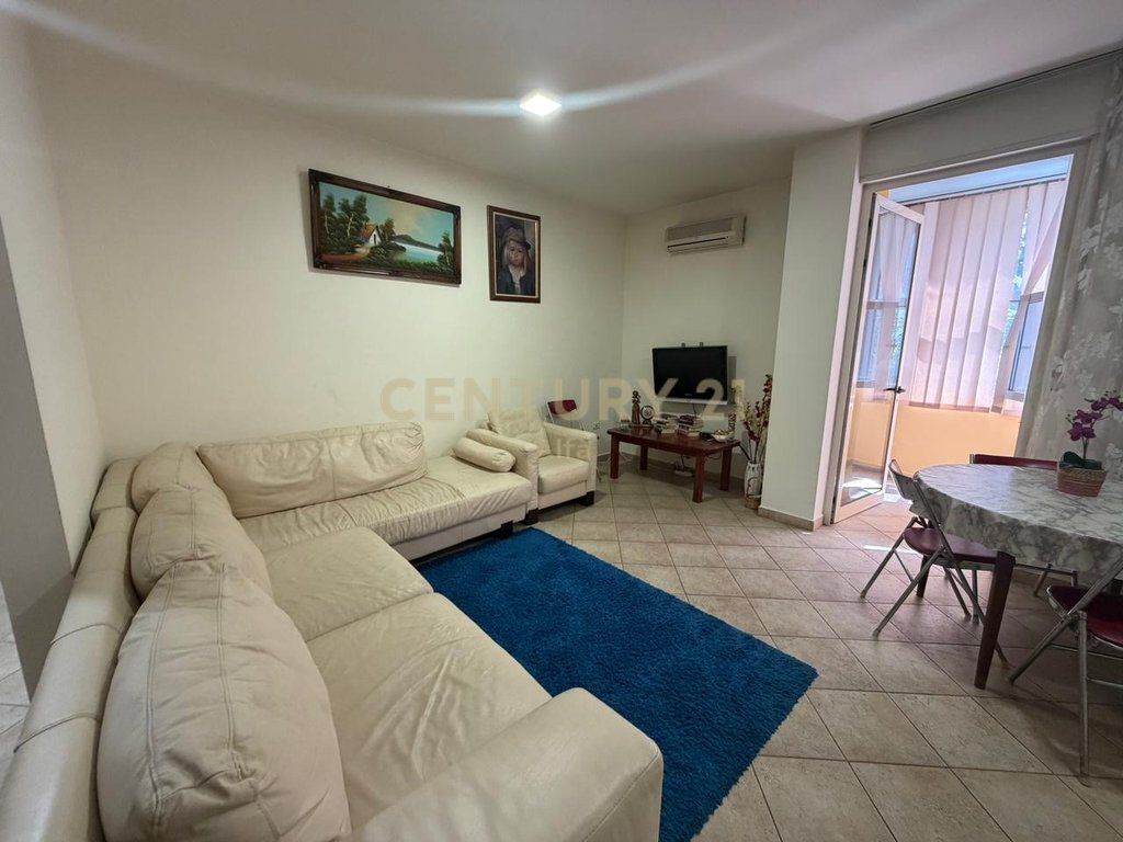 Shitet apartament 2+1+2 tualete prane Rruges Kosovarve!