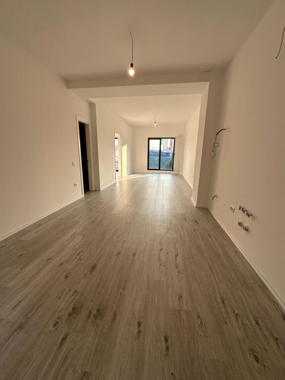 Ambient zyre për qira tek 📍Rruga e Barrikadave