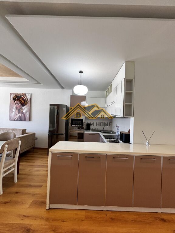 Shitet apartament 2+1 në qendër të Durrësit